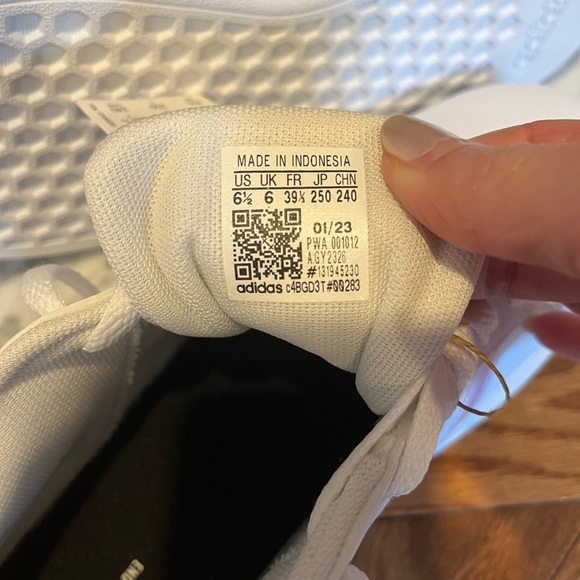 NWT ADIDAS Grand Court 2.0 K Unisex
Kids Tennis Shoe Sneakers size 6.5 - Picture 6 of 8